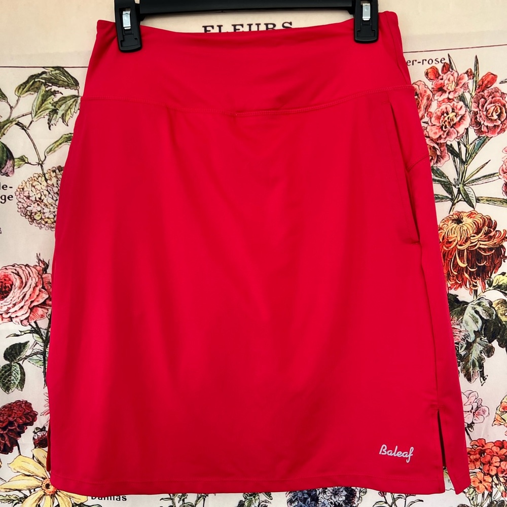 Bay leaf red tennis skirt/skort. Size S. Mesh undershirts. Poly/ spandex